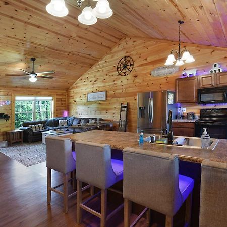 Enchanted Forest Cabin And Teepee! Lights & Laser Show! Private Hot Tub! Unique Stay! Sevierville Kültér fotó