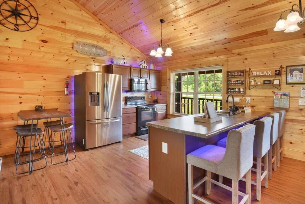 Enchanted Forest Cabin And Teepee! Lights & Laser Show! Private Hot Tub! Unique Stay! Sevierville Kültér fotó
