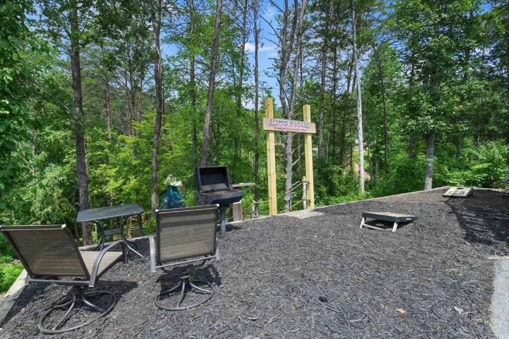 Enchanted Forest Cabin And Teepee! Lights & Laser Show! Private Hot Tub! Unique Stay! Sevierville Kültér fotó