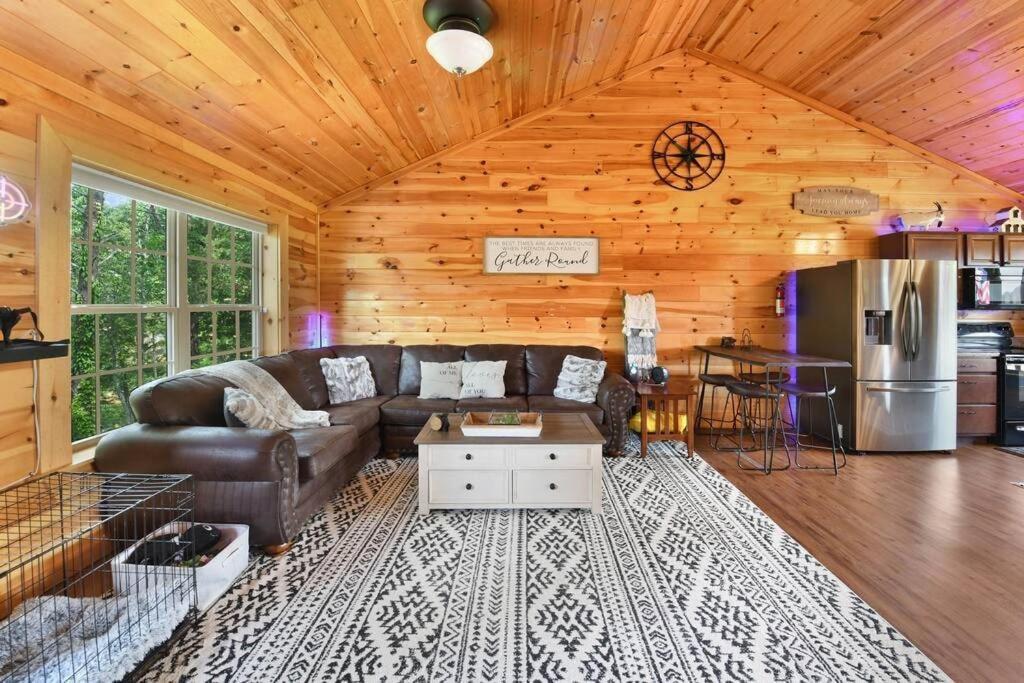 Enchanted Forest Cabin And Teepee! Lights & Laser Show! Private Hot Tub! Unique Stay! Sevierville Kültér fotó