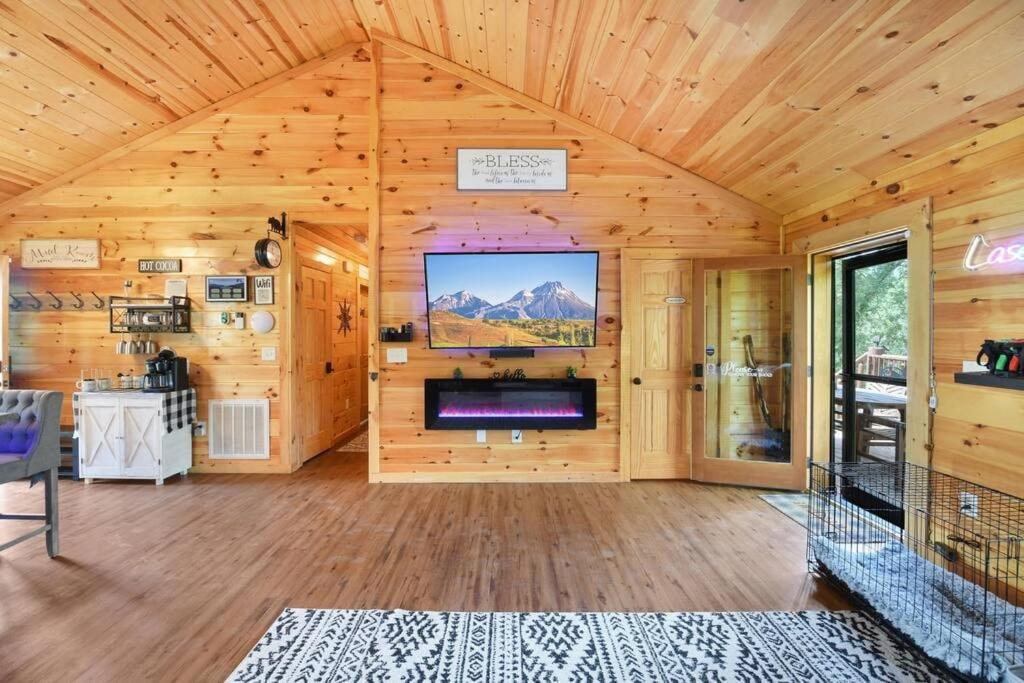 Enchanted Forest Cabin And Teepee! Lights & Laser Show! Private Hot Tub! Unique Stay! Sevierville Kültér fotó