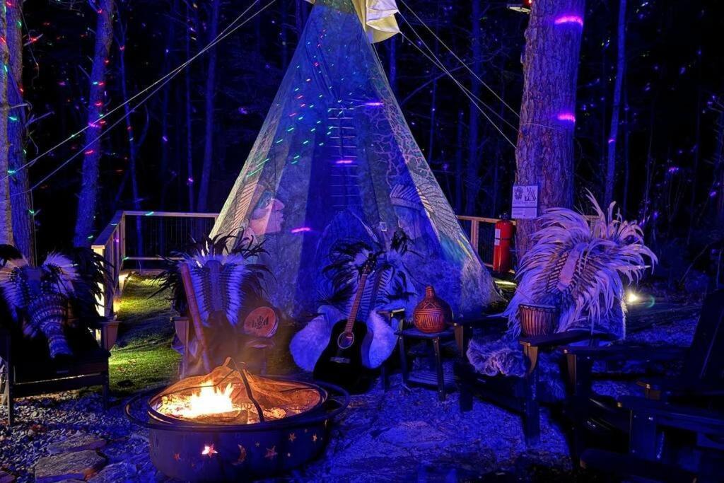 Enchanted Forest Cabin And Teepee! Lights & Laser Show! Private Hot Tub! Unique Stay! Sevierville Kültér fotó