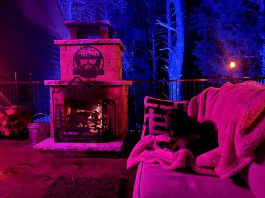 Enchanted Forest Cabin And Teepee! Lights & Laser Show! Private Hot Tub! Unique Stay! Sevierville Kültér fotó