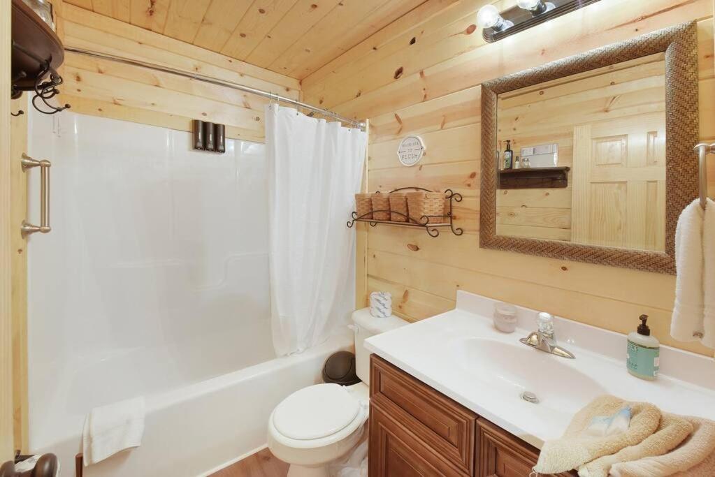 Enchanted Forest Cabin And Teepee! Lights & Laser Show! Private Hot Tub! Unique Stay! Sevierville Kültér fotó