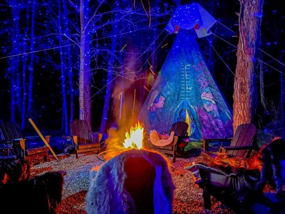 Enchanted Forest Cabin And Teepee! Lights & Laser Show! Private Hot Tub! Unique Stay! Sevierville Kültér fotó