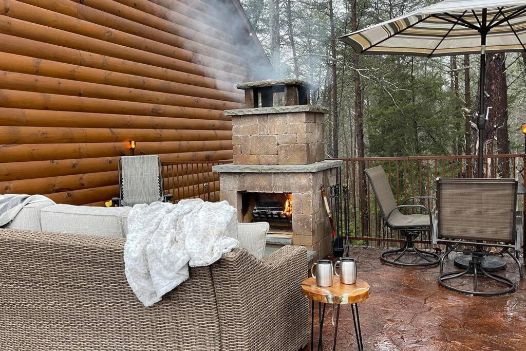 Enchanted Forest Cabin And Teepee! Lights & Laser Show! Private Hot Tub! Unique Stay! Sevierville Kültér fotó