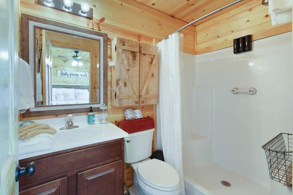 Enchanted Forest Cabin And Teepee! Lights & Laser Show! Private Hot Tub! Unique Stay! Sevierville Kültér fotó