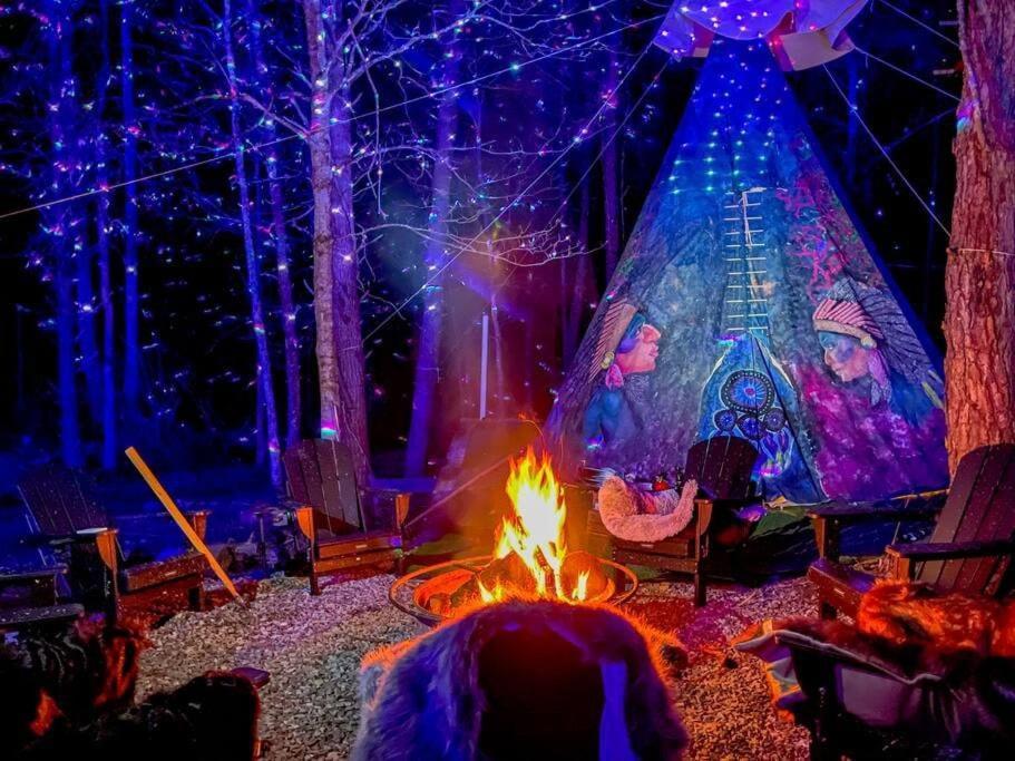 Enchanted Forest Cabin And Teepee! Lights & Laser Show! Private Hot Tub! Unique Stay! Sevierville Kültér fotó