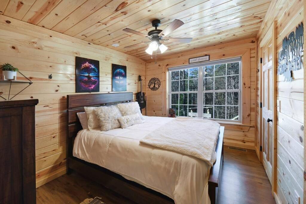 Enchanted Forest Cabin And Teepee! Lights & Laser Show! Private Hot Tub! Unique Stay! Sevierville Kültér fotó